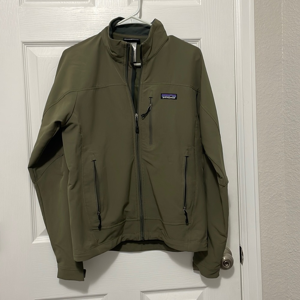 Patagonia leightweight shell jacket. Men’s size XS